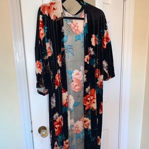 Loulou’s Velvet floral Kimono